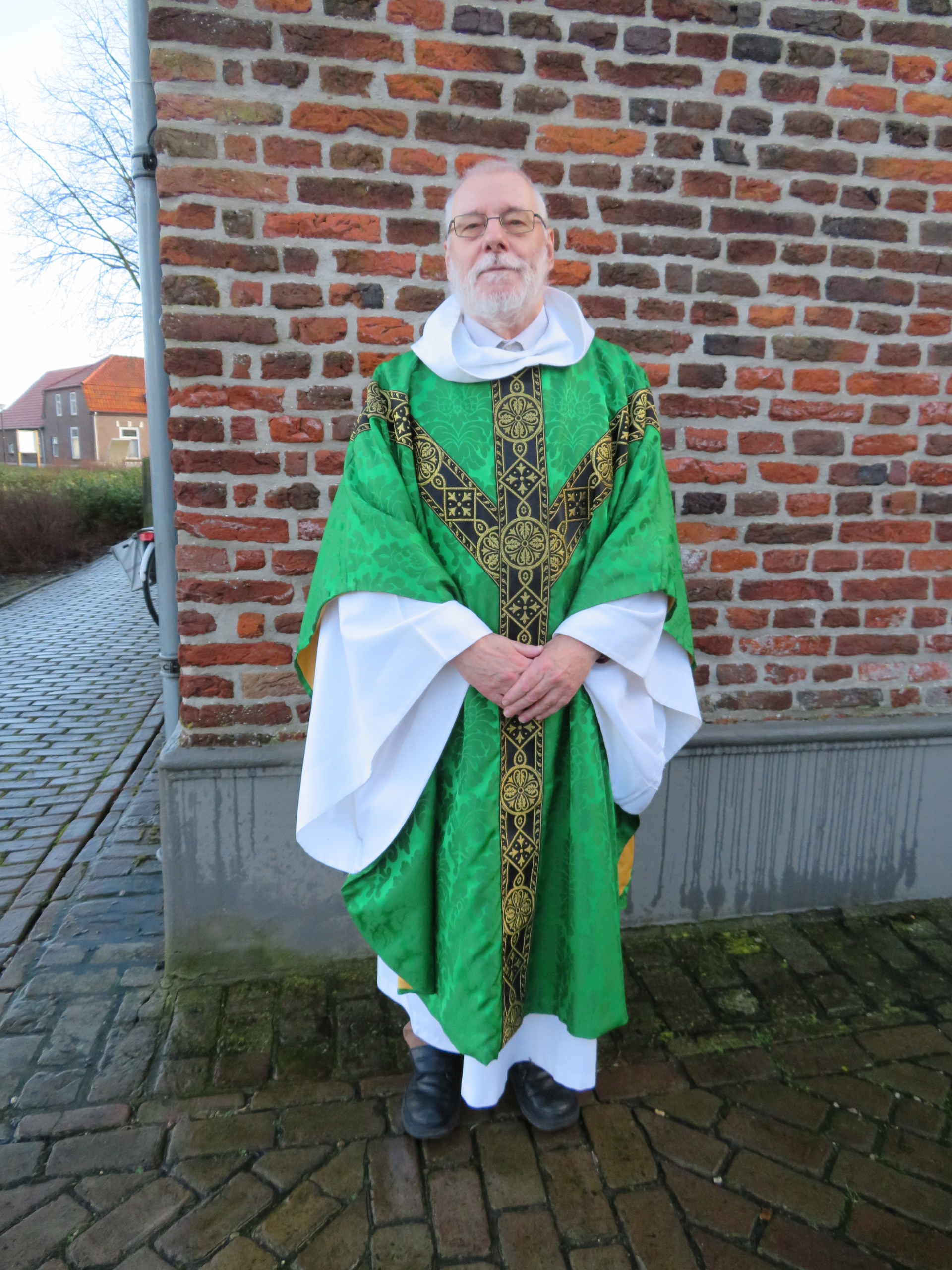 Gildepriester met kazuifel