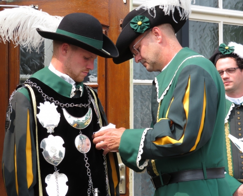 Bevestiging koningsschild